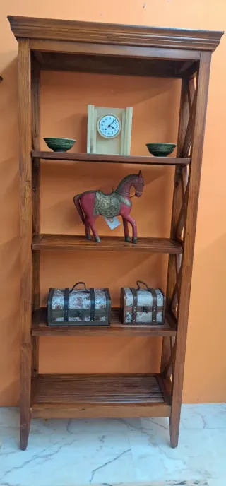 Estantería de madera