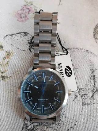 Reloj Marea Negro y Plateado