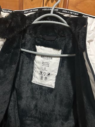 Abrigo Hollister Blanco con Capucha