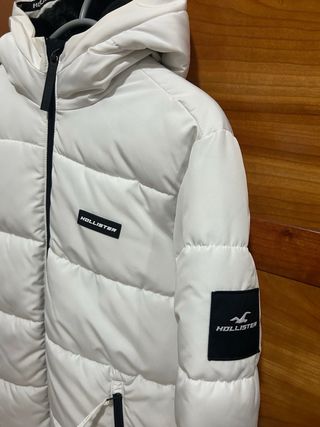 Abrigo Hollister Blanco con Capucha