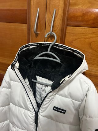 Abrigo Hollister Blanco con Capucha