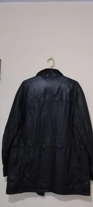 Cazadora de cuero negra con cuello