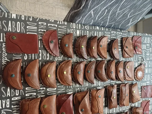 Set di articoli in pelle fatti a mano