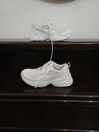 Zapatillas deportivas blancas
