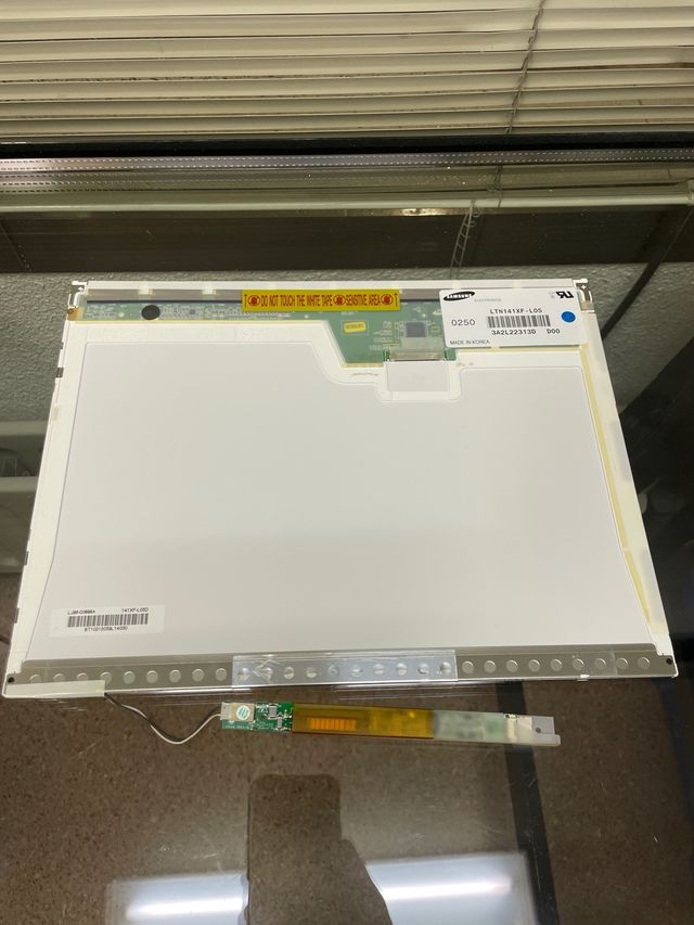 Monitor Samsung LTN141XF-L05 de 14,1” de 30 pinos