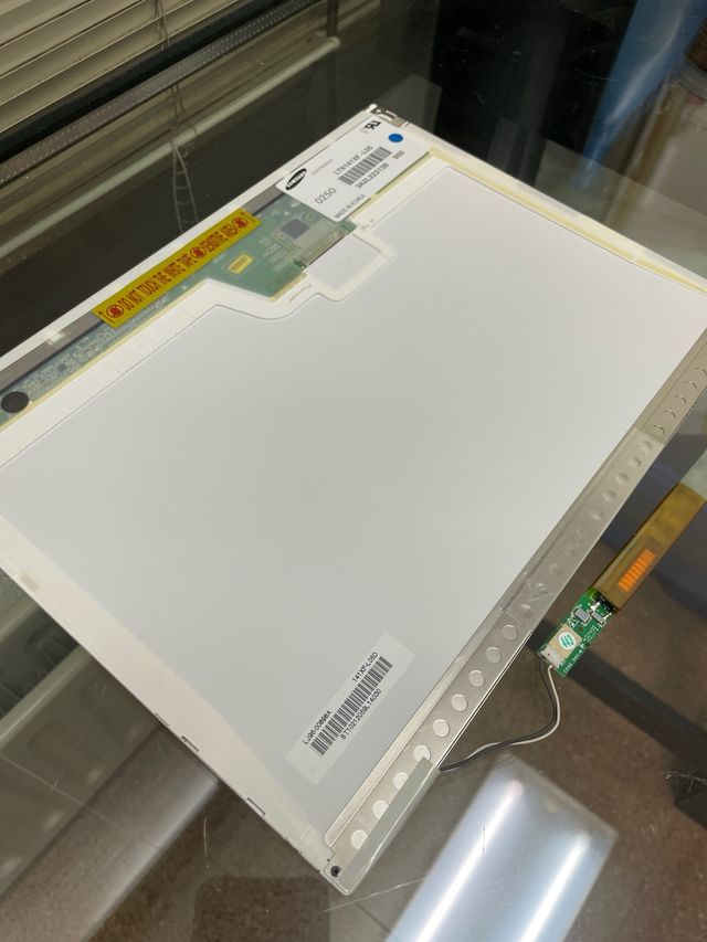 Monitor Samsung LTN141XF-L05 de 14,1” de 30 pinos