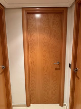 Puertas macizas y vidriera