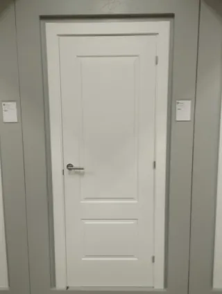 Montador de puertas y carpintero