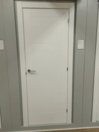 Montador de puertas y carpintero