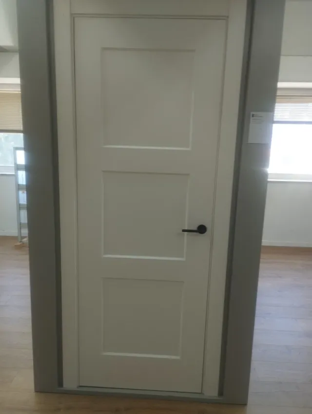 Montador de puertas y carpintero