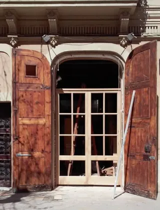 Montador de puertas y carpintero