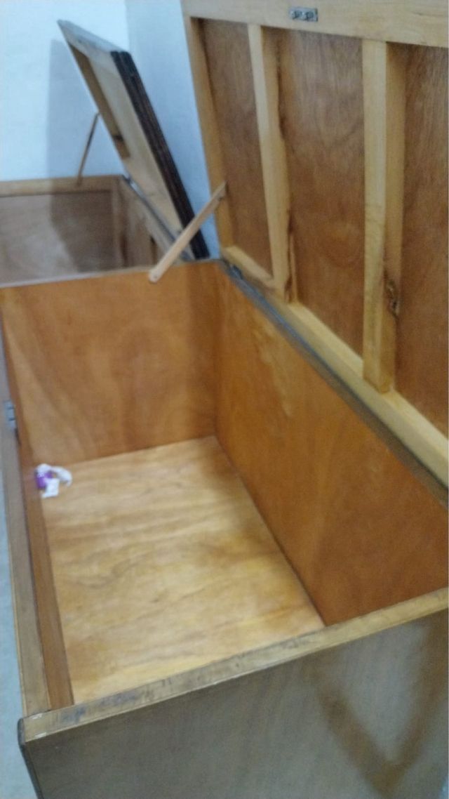 Baúl de madera antiguo