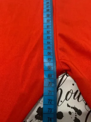 Mono rojo para disfraz