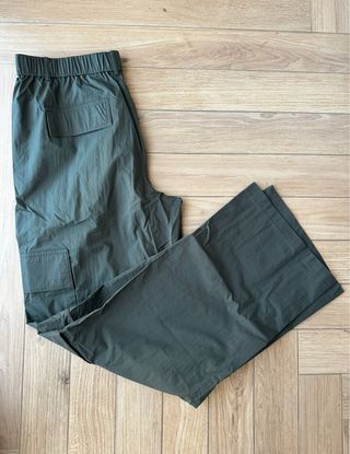 Pantaloni cargo verdi Mango