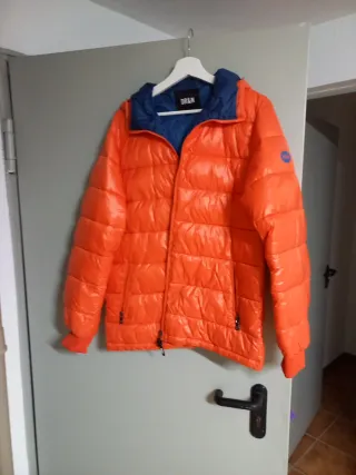Cazadora acolchada DR&M naranja y azul