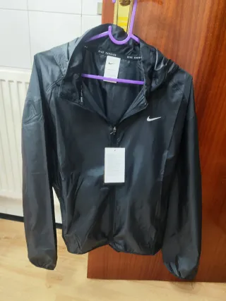 Chaqueta Running Nike Essential Mujer Negra
