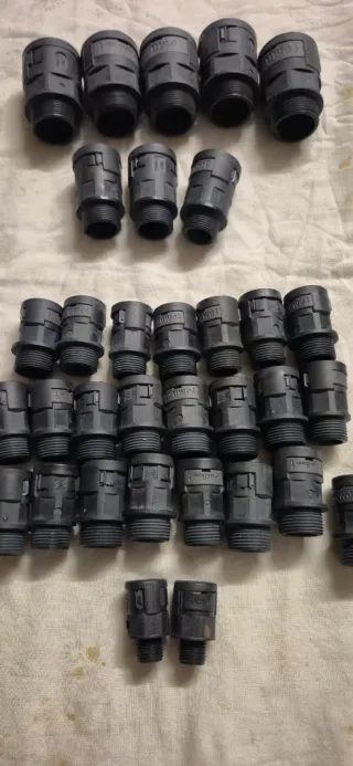 Pressacavi in plastica nera