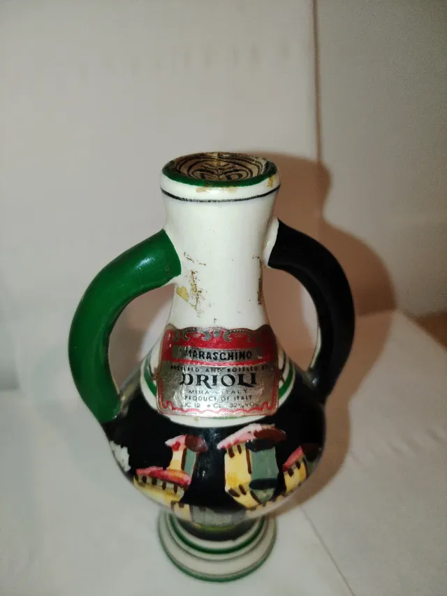 Bottiglia di liquore Maraschino Drioli