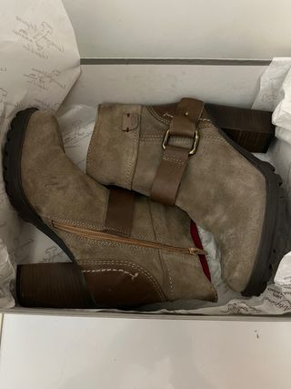 Stivaletti scamosciati Sonia Piani