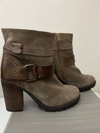 Stivaletti scamosciati Sonia Piani