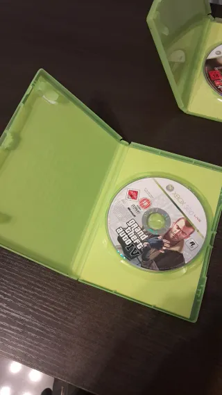 Xbox 360: Grand Theft Auto IV y Assassin's Creed I