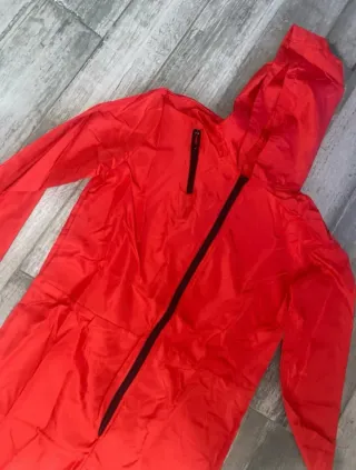 Mono rojo para disfraz