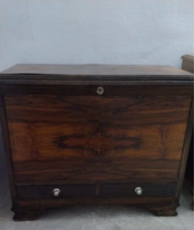 Baúl de madera antiguo