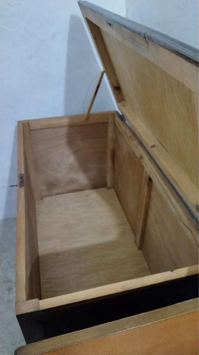 Baúl de madera antiguo