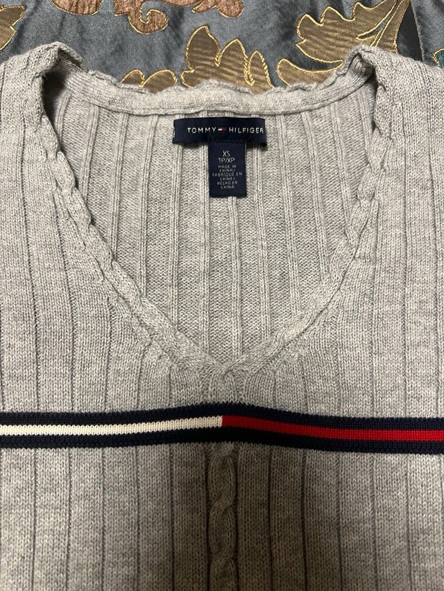 Jersey mujer Tommy Hilfiger canalé pico, talla XS