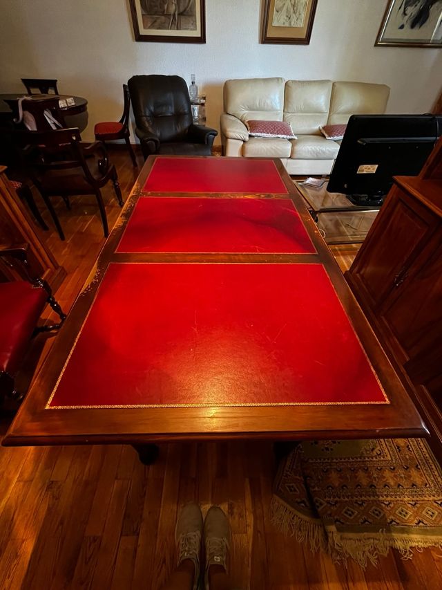 Mesa de escritorio de madera y piel