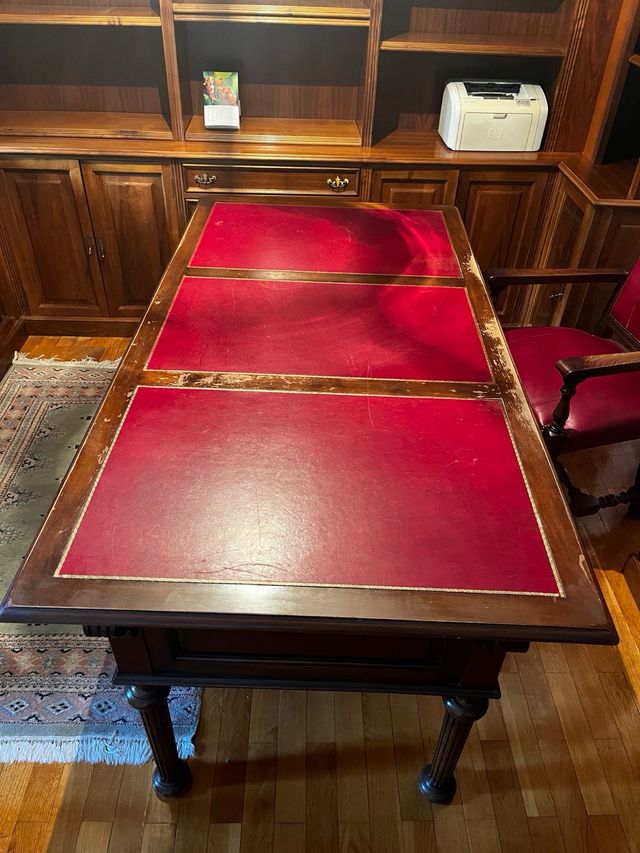 Mesa de escritorio de madera y piel