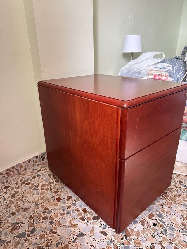 Mesa auxiliar de madera