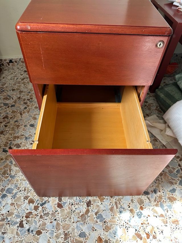 Mesa auxiliar de madera