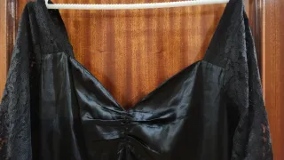 Vestido negro con flores