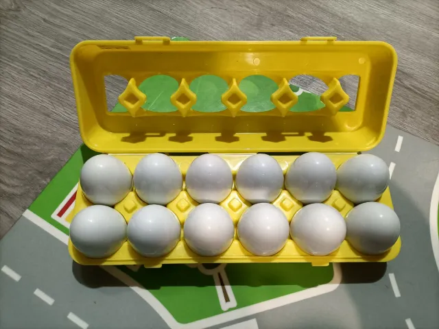 Juego de huevos de colores