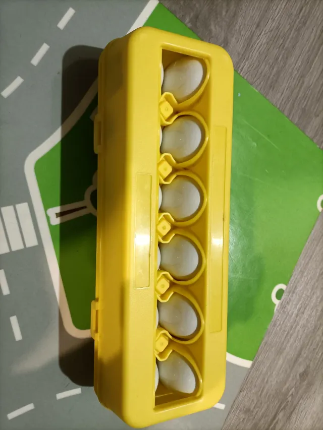 Juego de huevos de colores