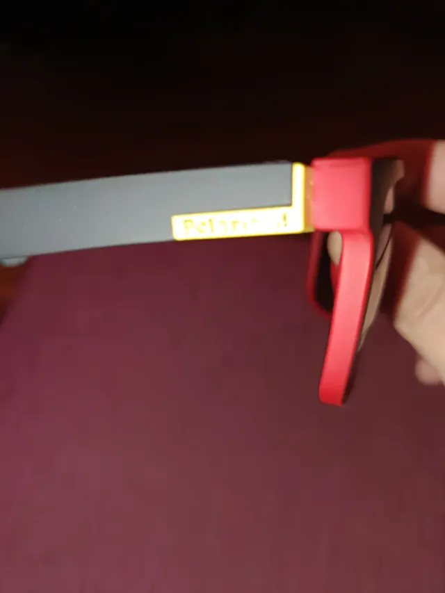 Gafas Polaroid Polarizadas Rojas y Negras.