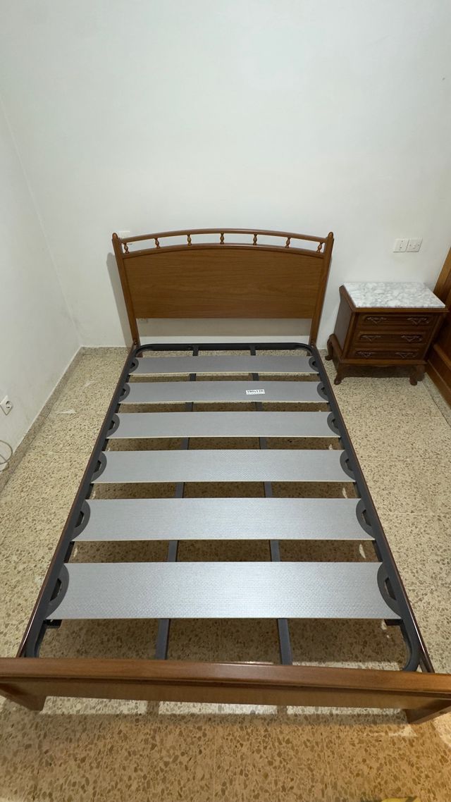 Letto in legno e metallo