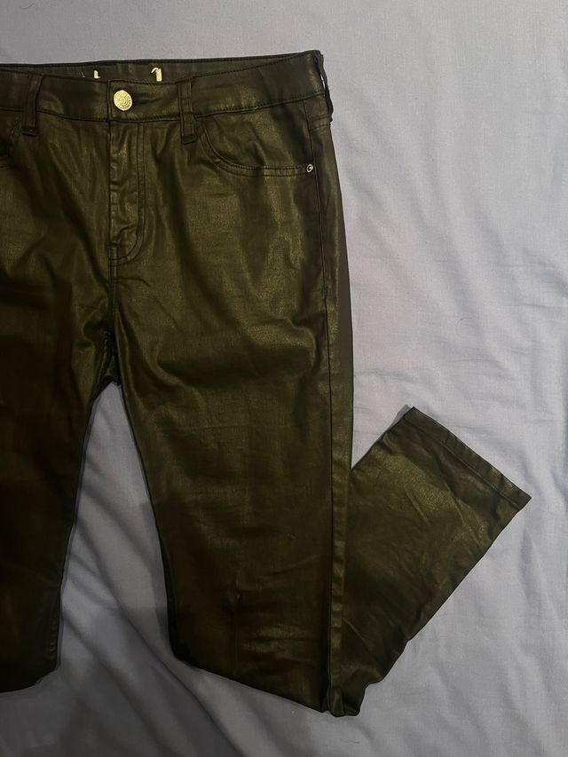 Pantalón polipiel pitillo