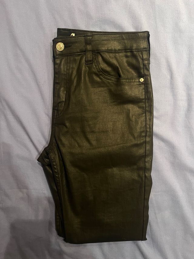 Pantalón polipiel pitillo