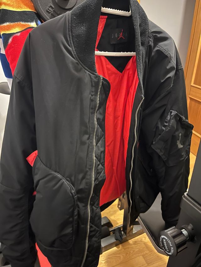 Chaqueta Bomber Jordan Negra y Roja