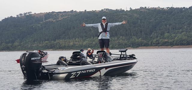 Bass boat Nitro Z7 Vendo o Cambio