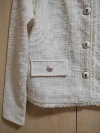 Chaqueta estilo Chanel blanca