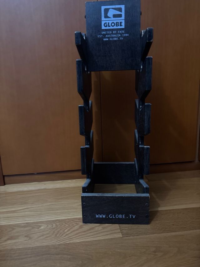 Zapatero de madera para sandalias