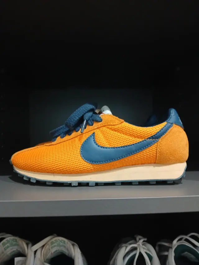 Zapatillas Nike Naranja y Azul