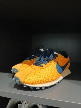 Zapatillas Nike Naranja y Azul