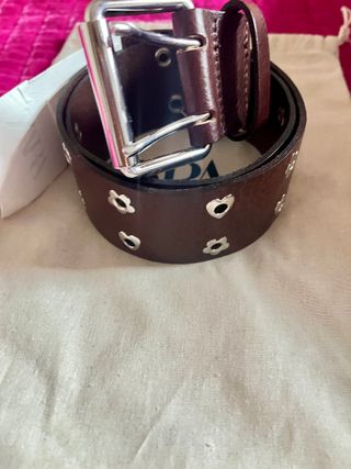 Cinturón de piel Zara con corazones