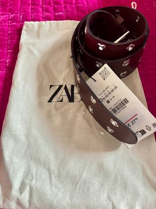 Cinturón de piel Zara con corazones