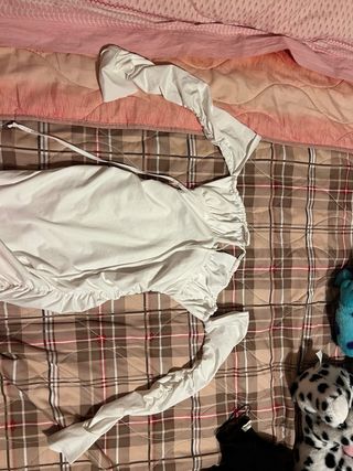 Vestito bianco con rouches