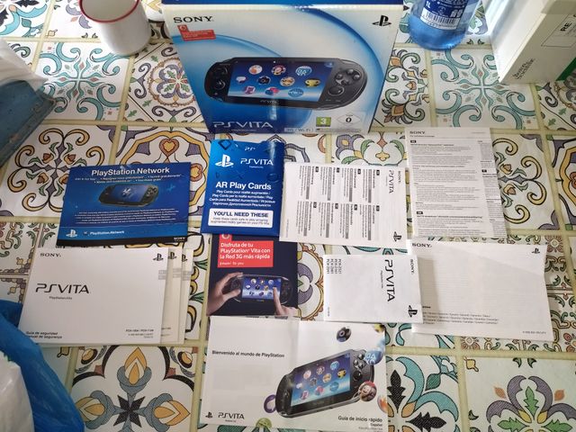 Caja PS Vita Vodafone 3G/Wi-Fi Crystal Black